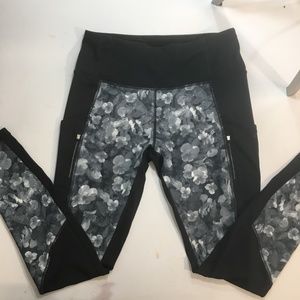 Athleta patterned leggings with pockets; EUC